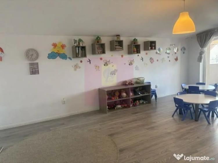 Casă cu 10 camere cu Teren 446 Mp în Drumul Sării