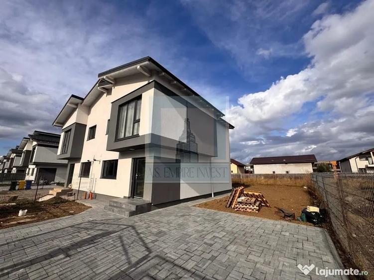 Casă cu 4 camere cu Teren 307 Mp în Sânpetru