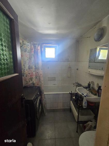 Apartament cu 3 camere decomandat în Tei
