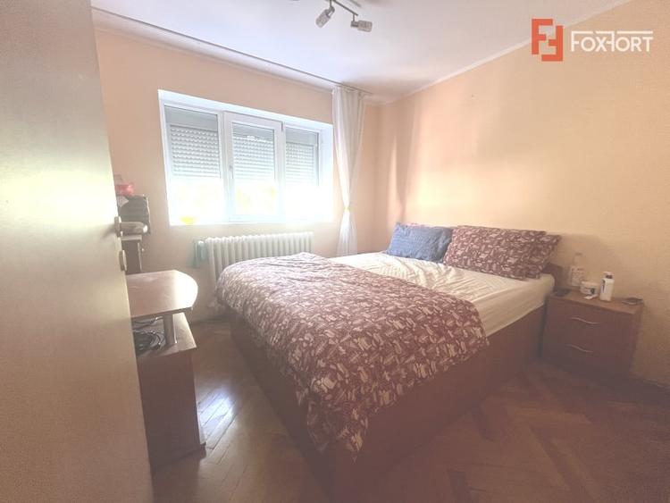 Apartament cu 3 camere semidecomandat, mobilat în Dâmbovița