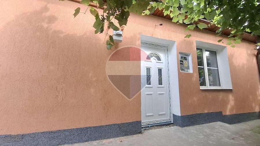 Casă cu 2 camere cu Teren 76 Mp în Central