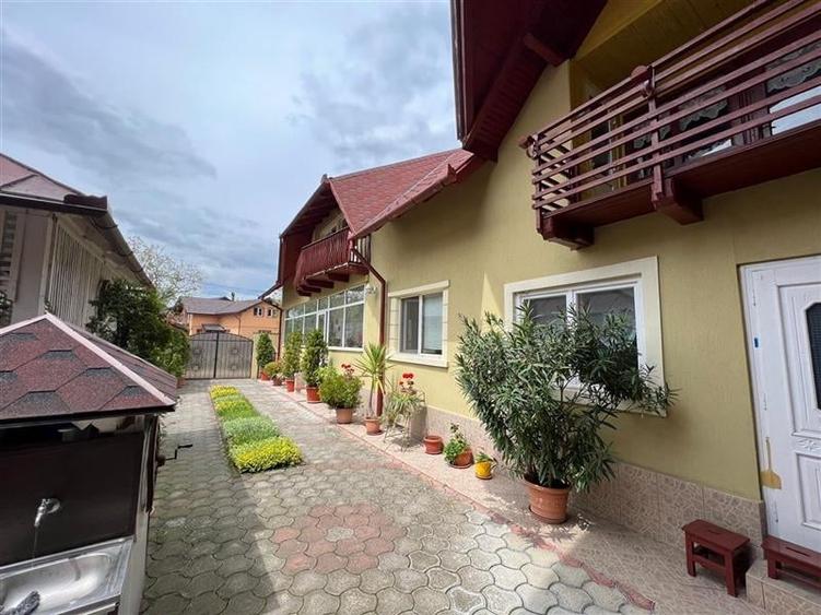 Casă individuală cu 10 camere cu Teren 700 Mp în Exterior Est