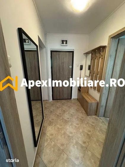 Apartament cu 2 camere semidecomandat în Tei