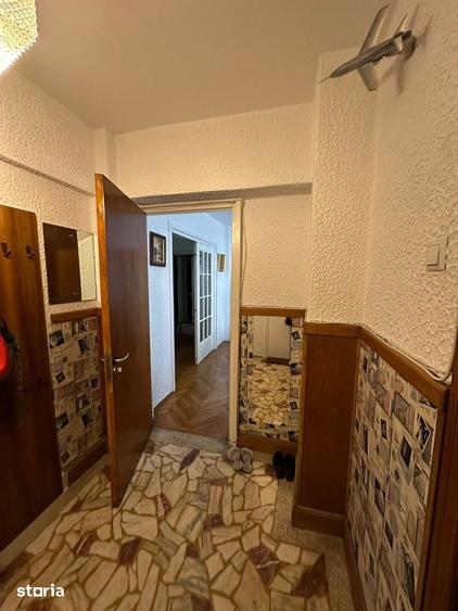 Apartament cu 4 camere decomandat în Victoriei