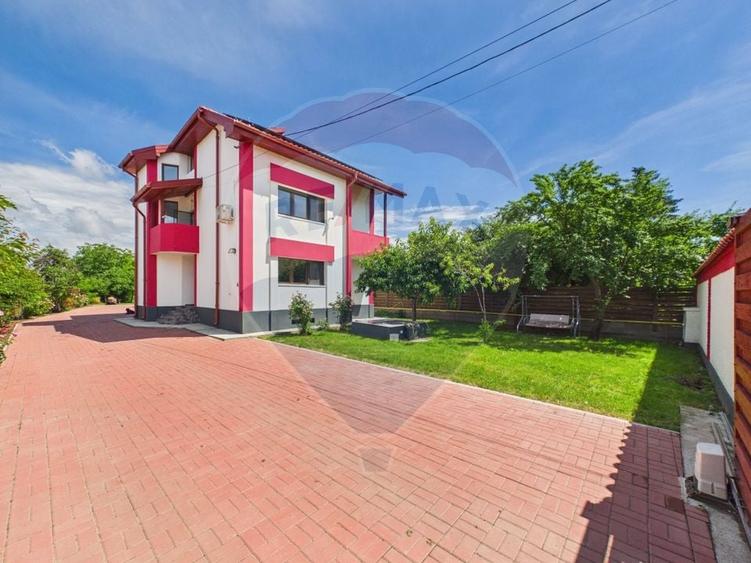 Casă individuală cu 11 camere cu Teren 5134 Mp în Gruiu