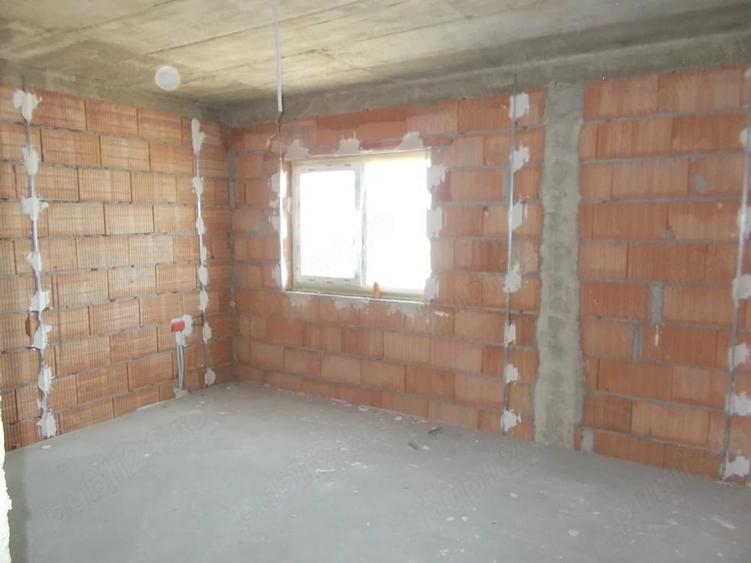 Duplex intreg jumatate, la rosu gri, Giarmata vii, P+E, 4 cam, 438mp teren - 11