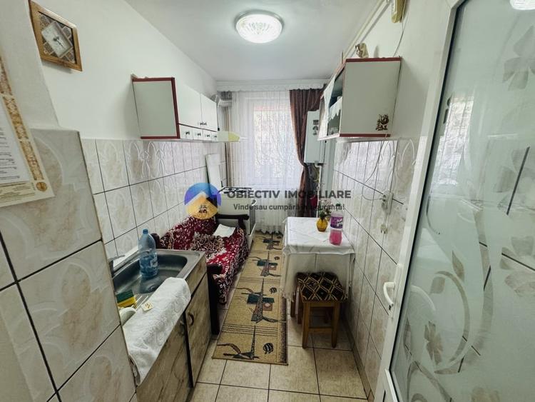 Apartament cu 3 camere semidecomandat în Dărmănești
