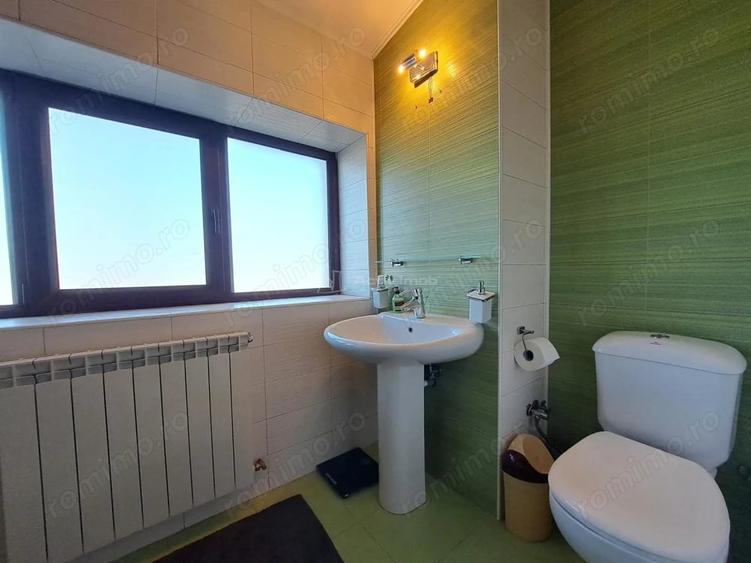 Casă cu 8 camere cu Teren 2500 Mp în Samurcași