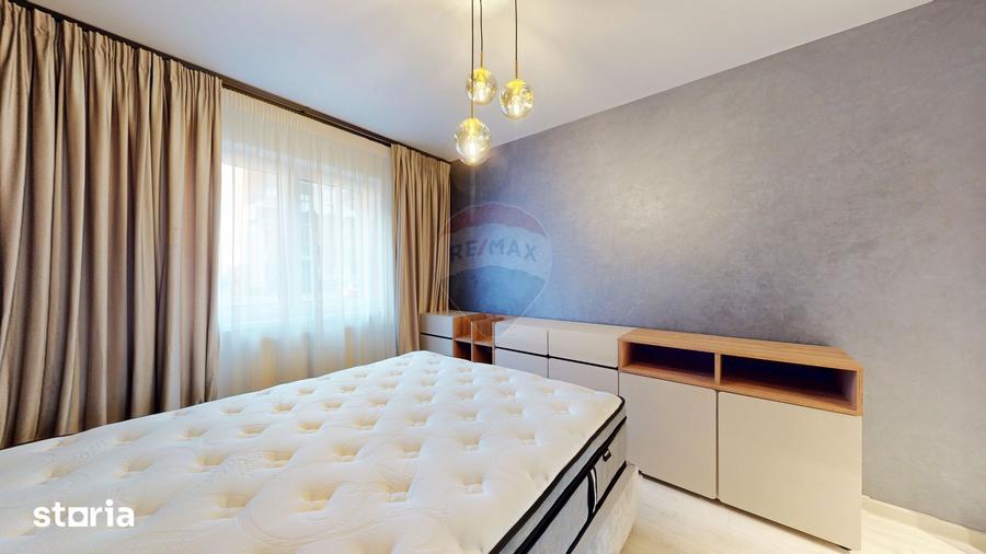 Apartament cu 3 camere decomandat în Tractorul