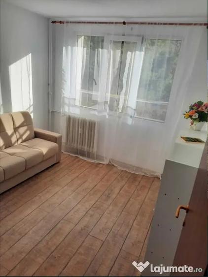 Apartament cu 3 camere decomandat în Drumul Taberei