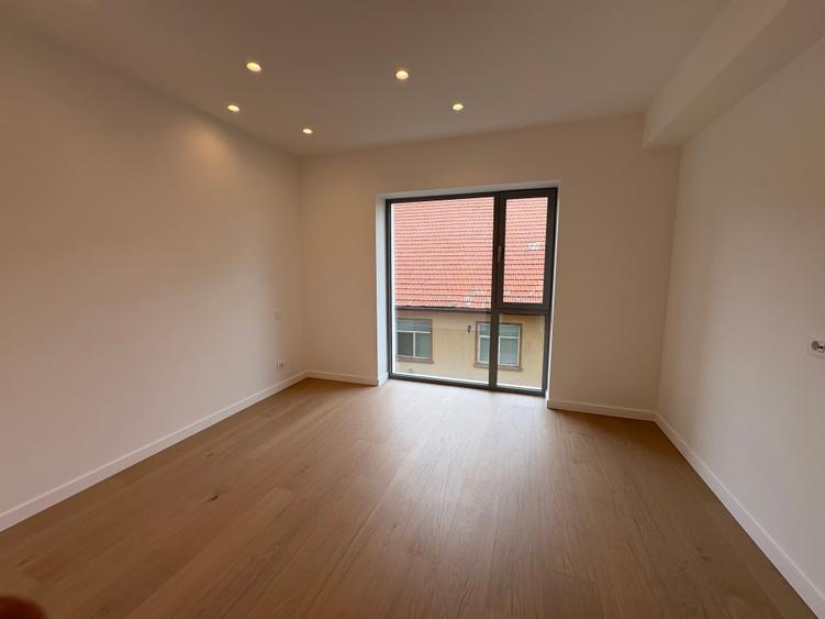 Apartament cu 2 camere semidecomandat în Barbu Văcărescu