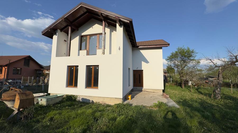 Casă cu 4 camere în Cicârlău