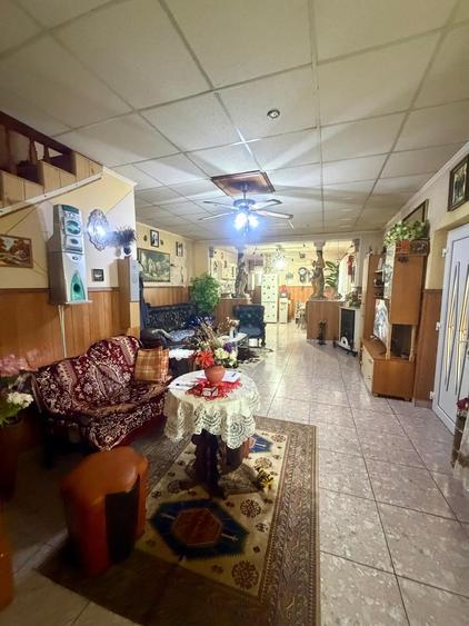 Casă individuală cu 6 camere cu Teren 186 Mp în Central