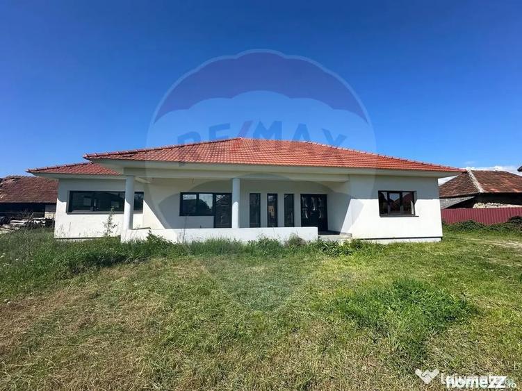 Casă cu 4 camere cu Teren 718 Mp în Lăpuș