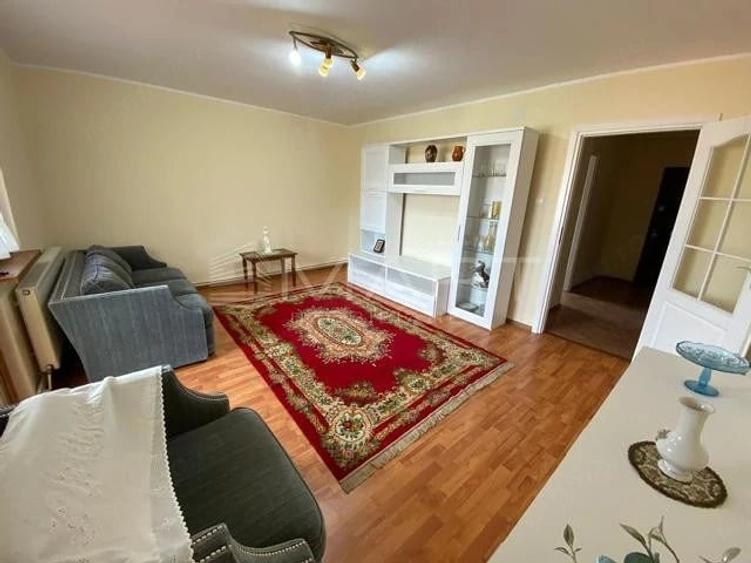 Apartament cu 3 camere decomandat în Județean