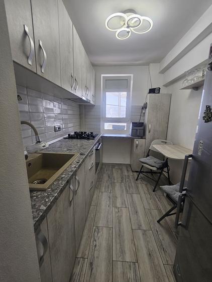 Apartament cu 2 camere semidecomandat în Olteniței
