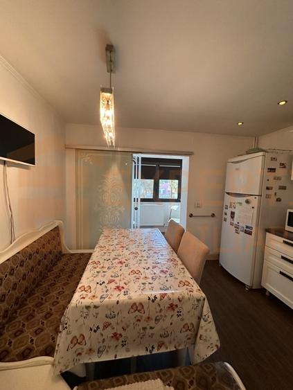 Apartament cu 3 camere decomandat, mobilat în Dacia