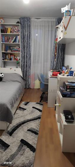 Apartament cu 3 camere, mobilat în Școlilor