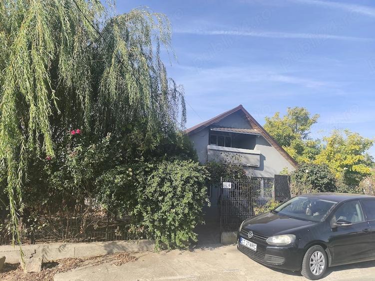 Casă cu Teren 2200 Mp în Crucea