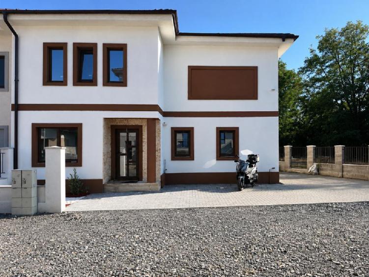 Duplex cu 4 camere cu Canalizare în Giroc