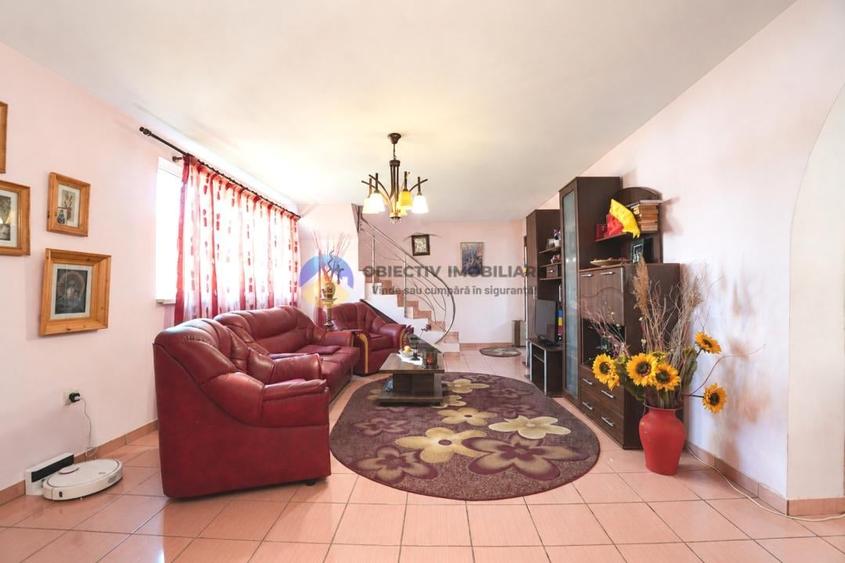 Casă cu 4 camere cu Teren 1800 Mp în Central