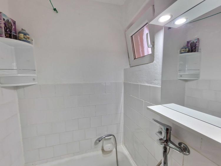 Inchiriez apartament 2 camere decomandat, Cetate - 1