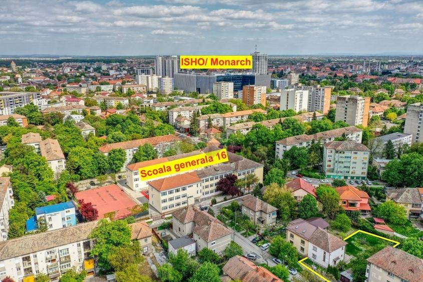 Casă cu 5 camere cu Teren 695 Mp în Tipografilor