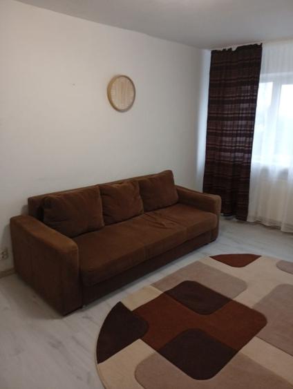 Apartament cu 2 camere semidecomandat în Craiovița Nouă