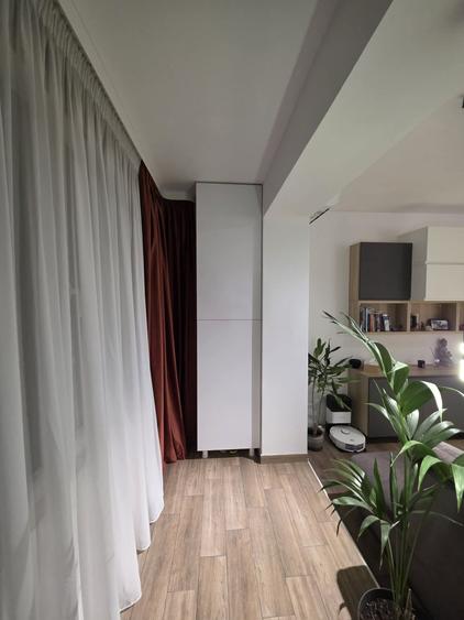 Apartament cu 4 camere semidecomandat, mobilat în P-ța Gorjului