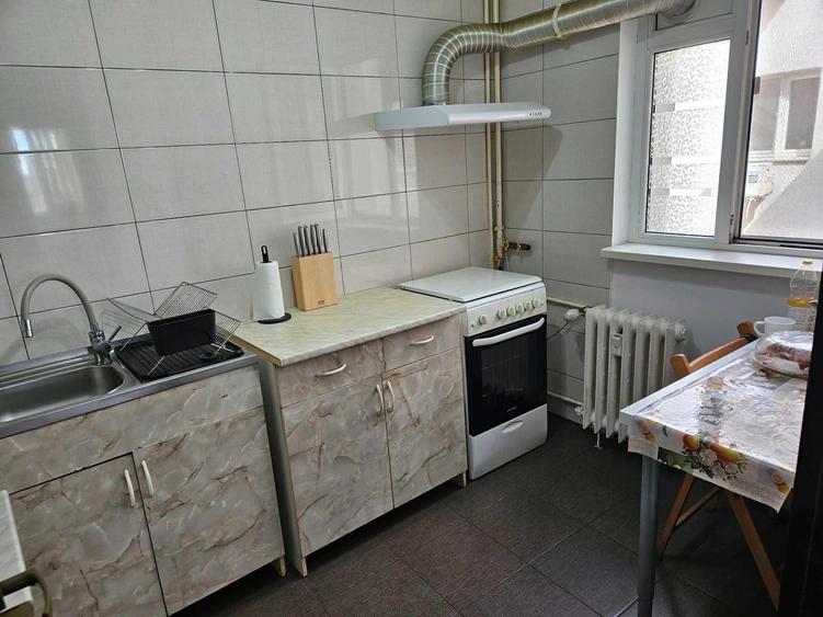 Apartament cu 3 camere decomandat în Giurgiului