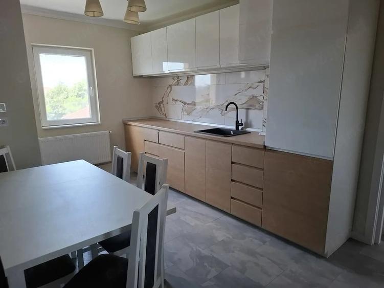 Apartament cu 3 camere decomandat în Favorit