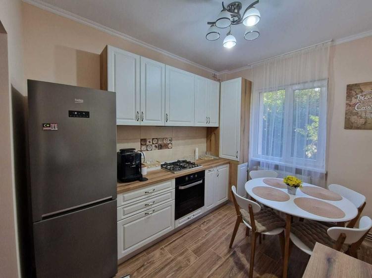 Apartament cu 4 camere decomandat, mobilat în Medicină