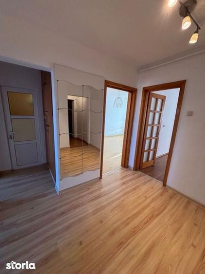 Apartament cu 3 camere decomandat în Mioriței