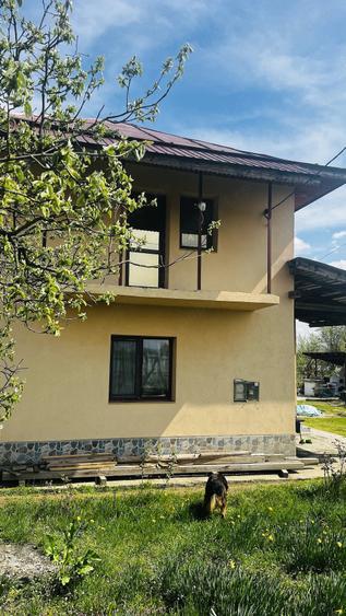 Casă cu 6 camere cu Teren 3576 Mp în Central