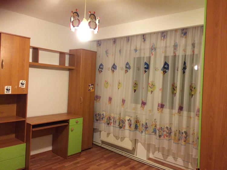 Apartament cu 4 camere decomandat în Băneasa