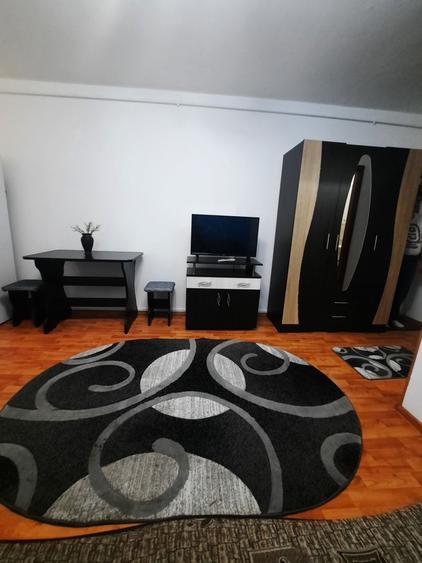 Garsonieră decomandată în Sud