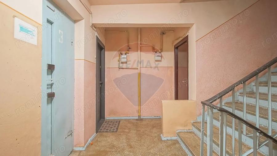 Apartament cu 3 camere semidecomandat în Astra