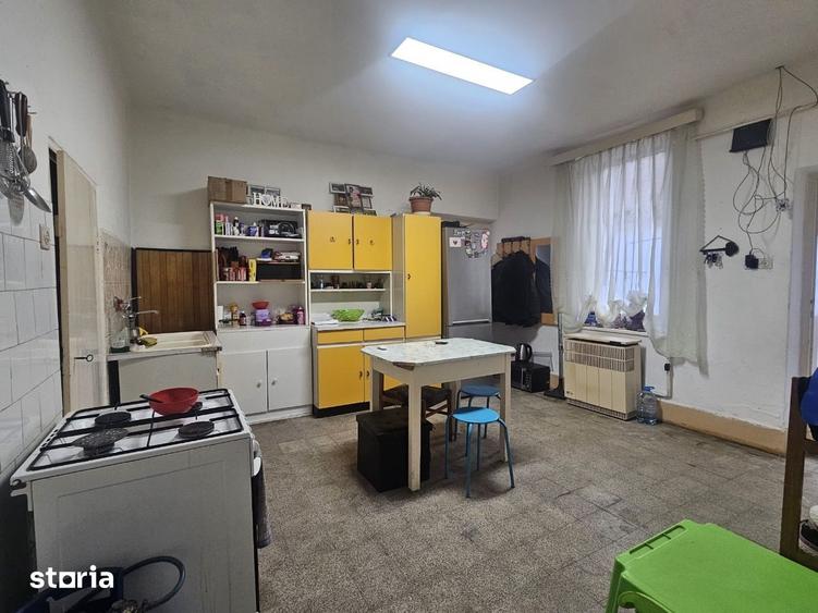 Casă cu 3 camere cu Teren 3300 Mp în Borș