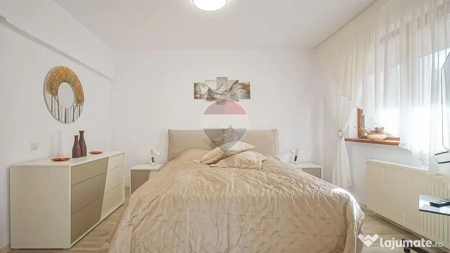 Apartament cu 4 camere decomandat în Clăbucet
