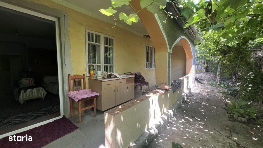 Casă cu 4 camere în Olteni