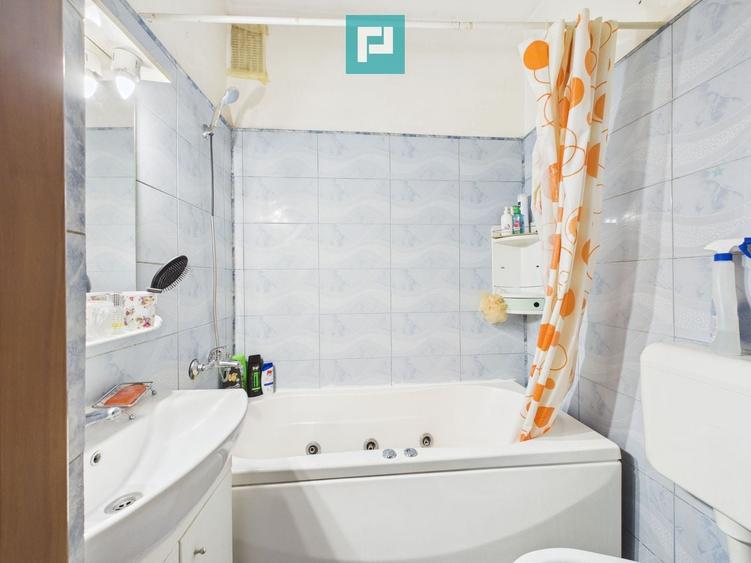 Casă individuală cu 6 camere cu Teren 249 Mp în Pârneava