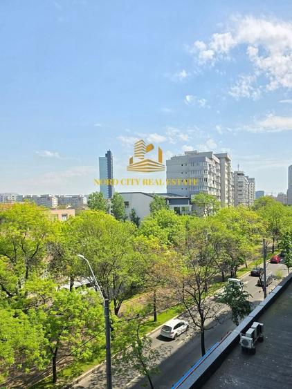 Apartament cu 3 camere semidecomandat în Titulescu