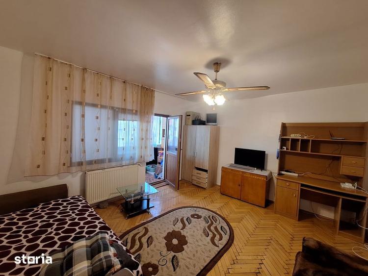 Apartament cu 3 camere decomandat, mobilat în Ciarda Roșie