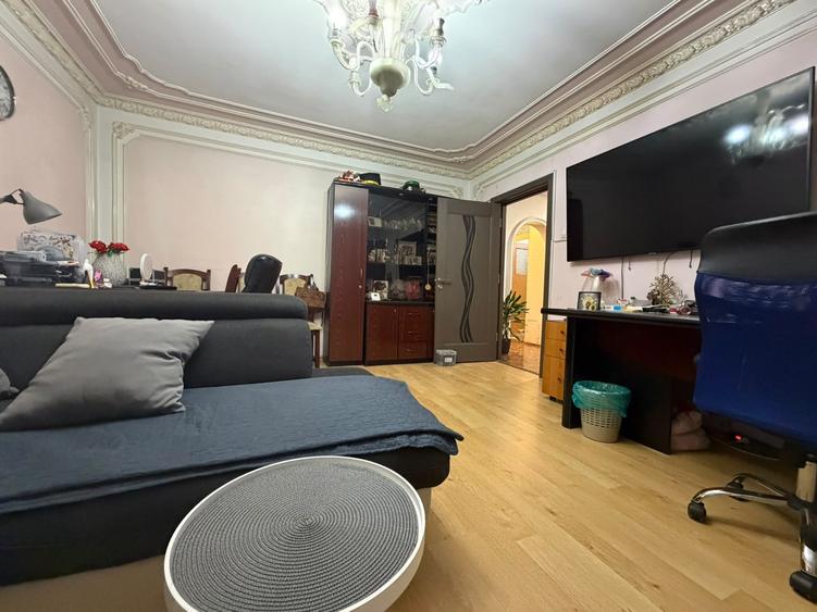 Apartament cu 3 camere decomandat, mobilat în Sebastian