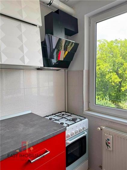 Apartament cu 3 camere decomandat în Aleea Carpați