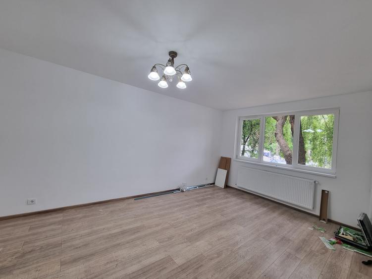 Apartament cu 3 camere decomandat în P-ța Reșița