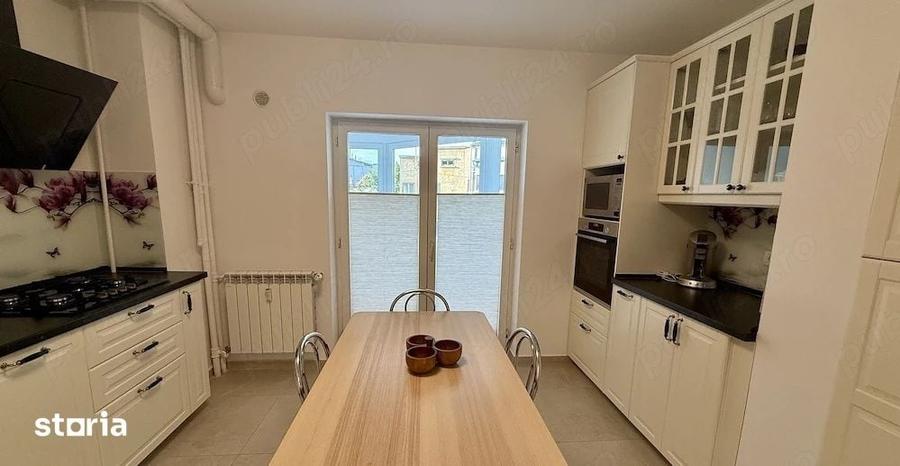 Apartament cu 3 camere în Centrul Civic