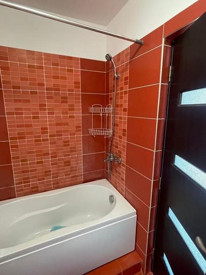Casă cu 3 camere cu Teren 250 Mp în Central