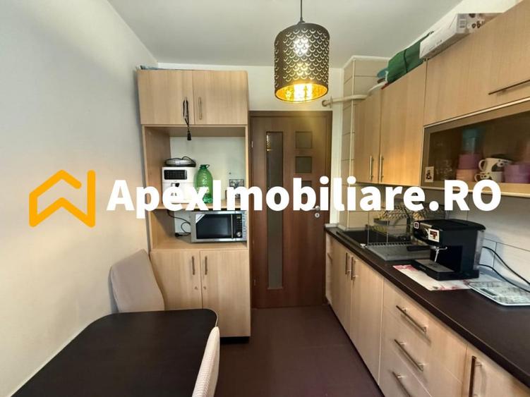 Apartament cu 3 camere decomandat în Titan
