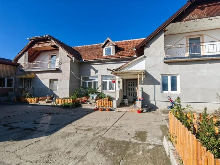 Casă cu 4 camere în Semlac